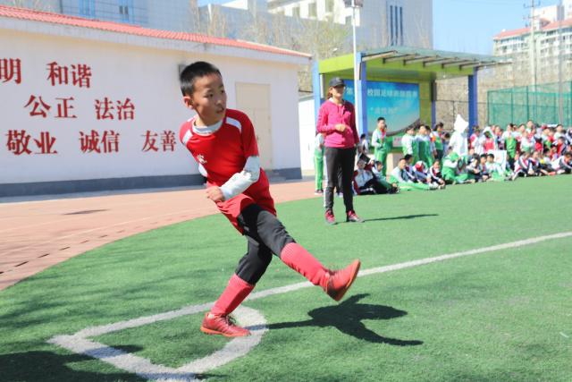 哈登23+11库里两次崴脚提前伤退 快船力克勇士