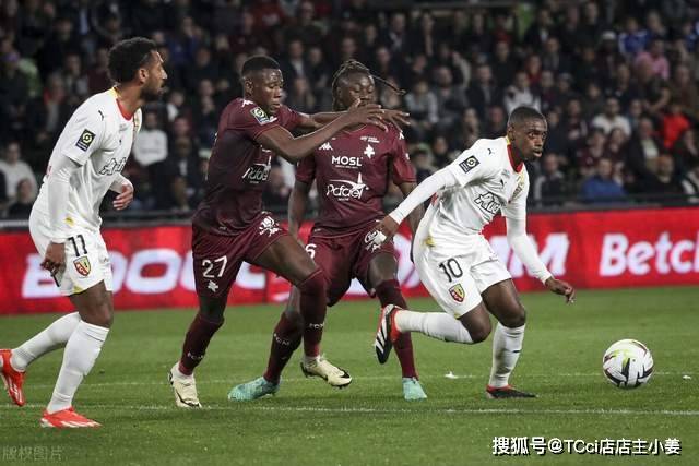 阿莫林执教曼联第一周 展现出非凡的魅力和自信